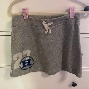 grey skirt